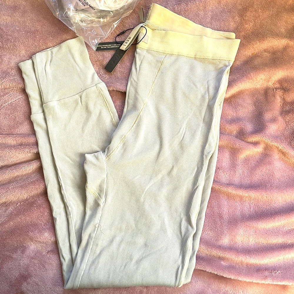 NWT Skims leggings